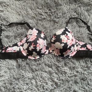 34 DD Victoria’s Secret PINK bra